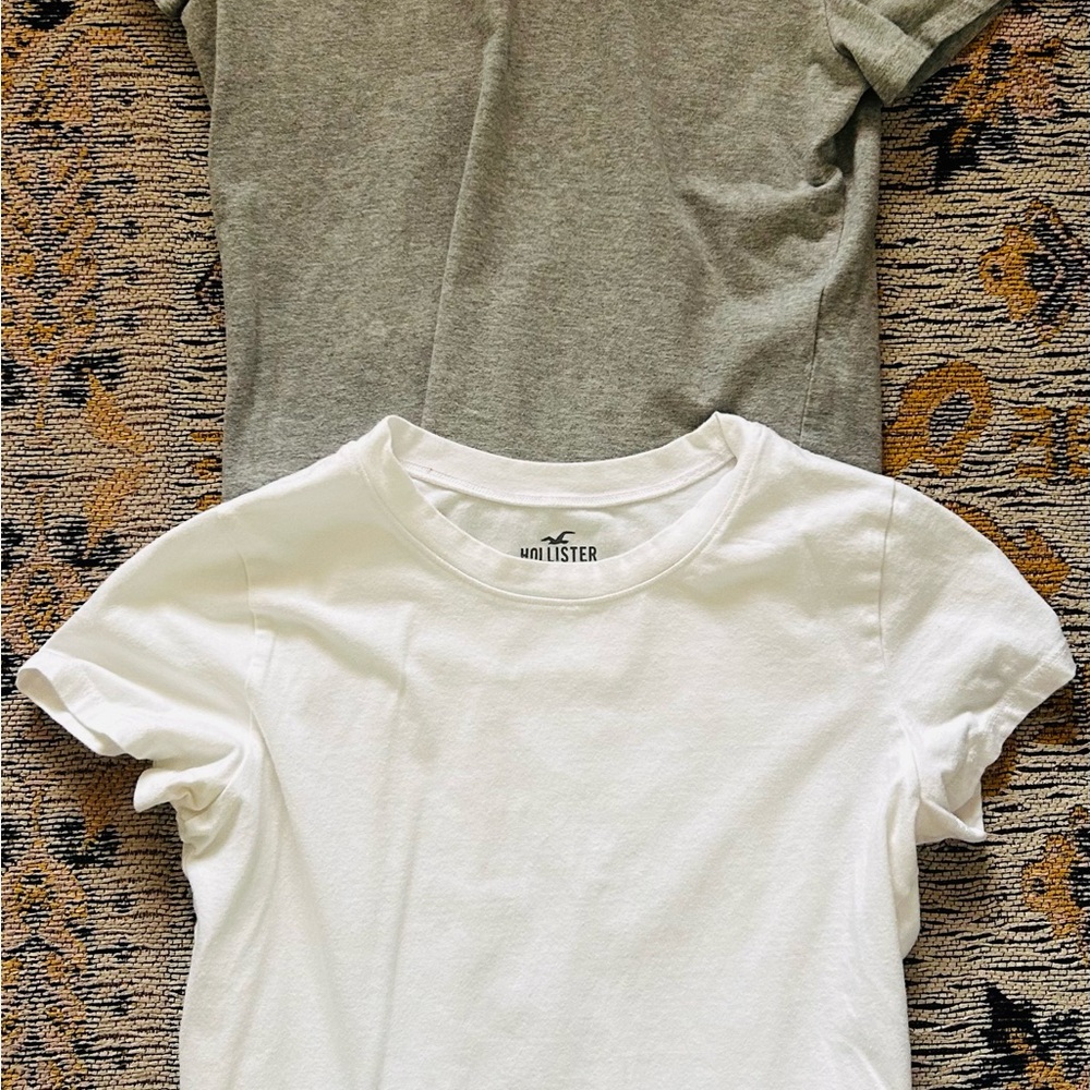Hollister Gray and White Short Sleeve Tees